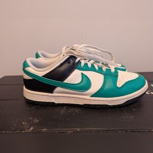 Nike Womens Dunk Low Celtics IB4363-133 size 9.5 green white sneakers
